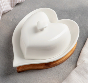 Маслёнка «Эстет. Сердце», 17х12,5х8 см, на деревянной подставке